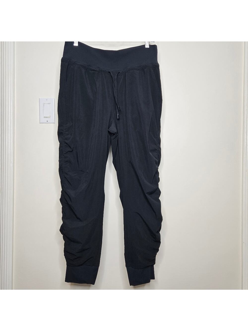 ATHLETA Black Ruched Jogger Pants Fully Lined Size 8